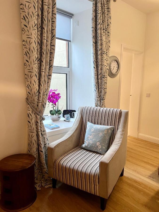 The Blue Door Apartment Kirkcudbright Bagian luar foto