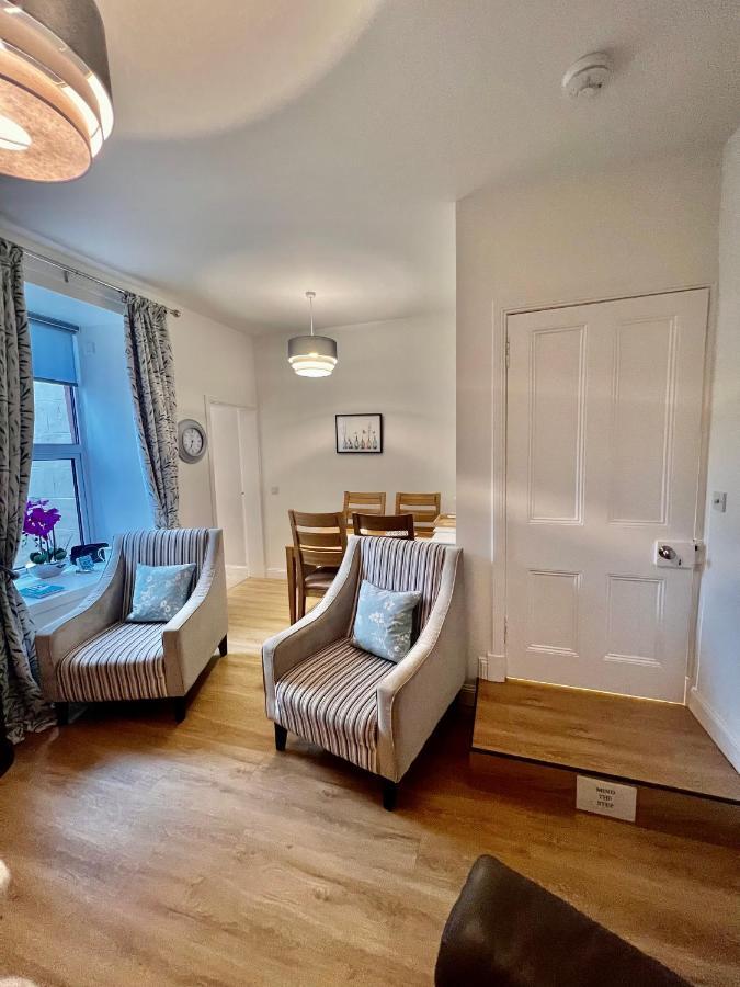 The Blue Door Apartment Kirkcudbright Bagian luar foto