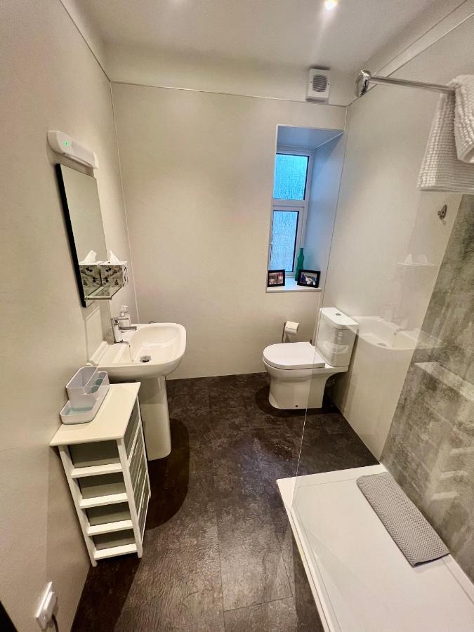 The Blue Door Apartment Kirkcudbright Bagian luar foto