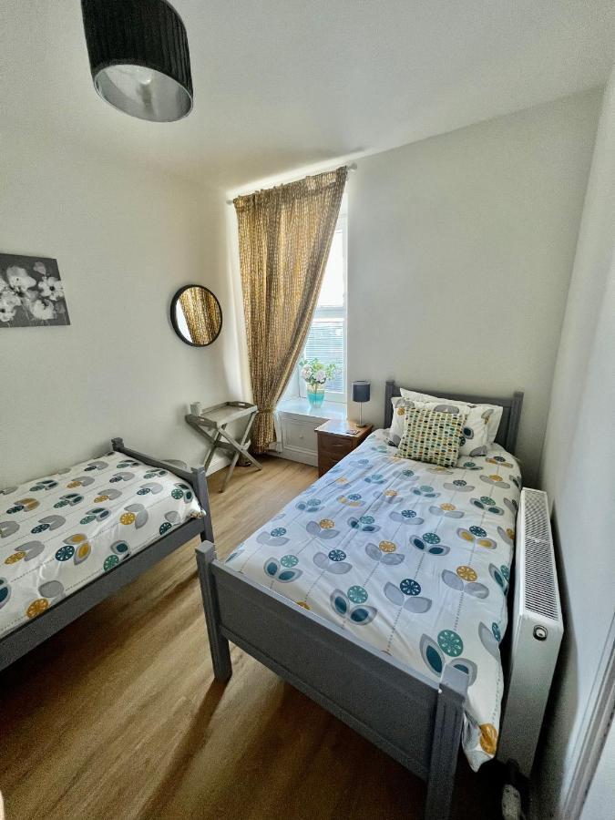 The Blue Door Apartment Kirkcudbright Bagian luar foto