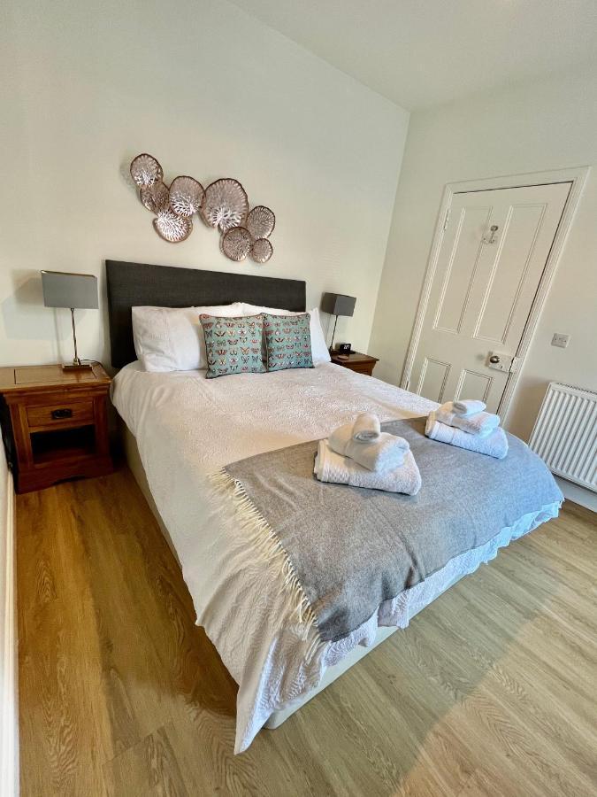 The Blue Door Apartment Kirkcudbright Bagian luar foto